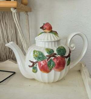 Omnibus OCI Apple Teapot 44oz Ceramic Fruit Design Cottagecore